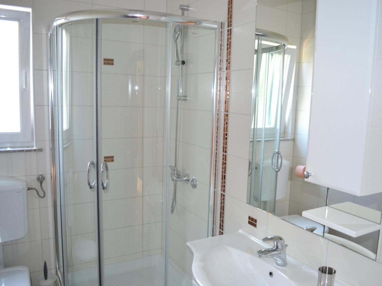 Apartment Jadranka-3 Banjol Bagian luar foto